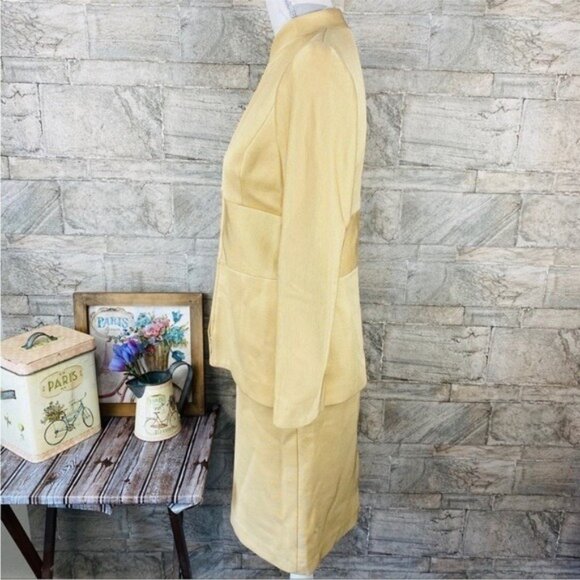 W by Worth Tan Viscose Zip Jacket Pencil Skirt Suit Set Size 4P Elegant Chic - Picture 7 of 14